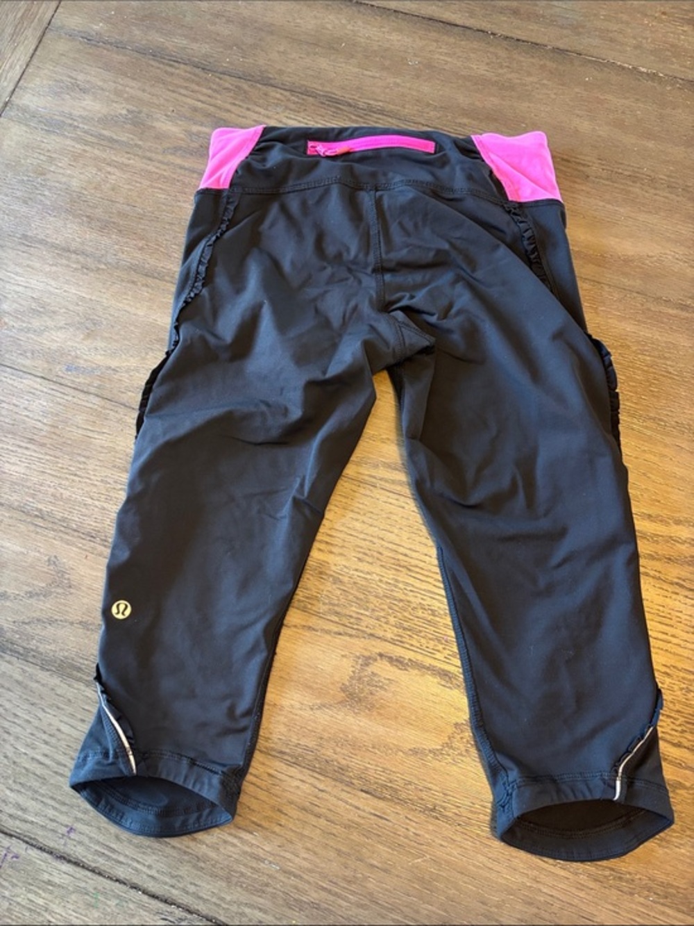 lululemon  Capri Leggings hot  Pink and black size 4